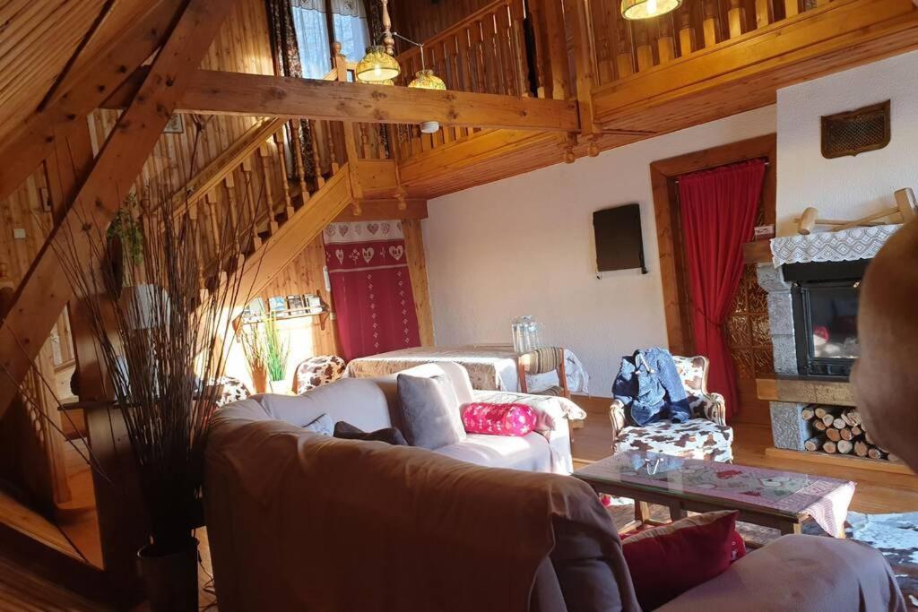Authentique Chalet Vue Sur Le Lac Et Les Pistes Besse-et-Saint-Anastaise Exterior foto